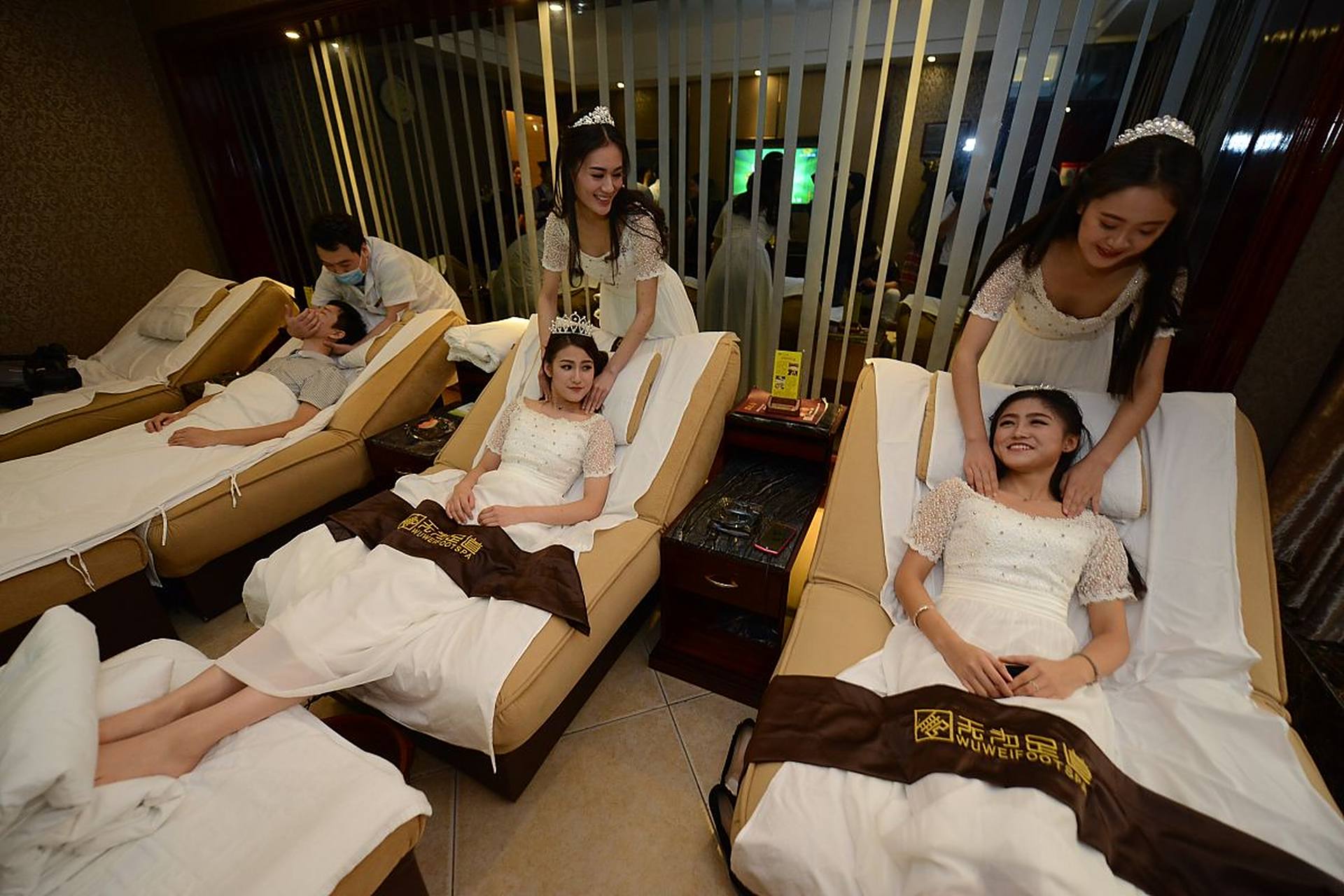 轻潮按摩店在北京和上海等大城市中悄然兴起,主要服务于18至35岁的年