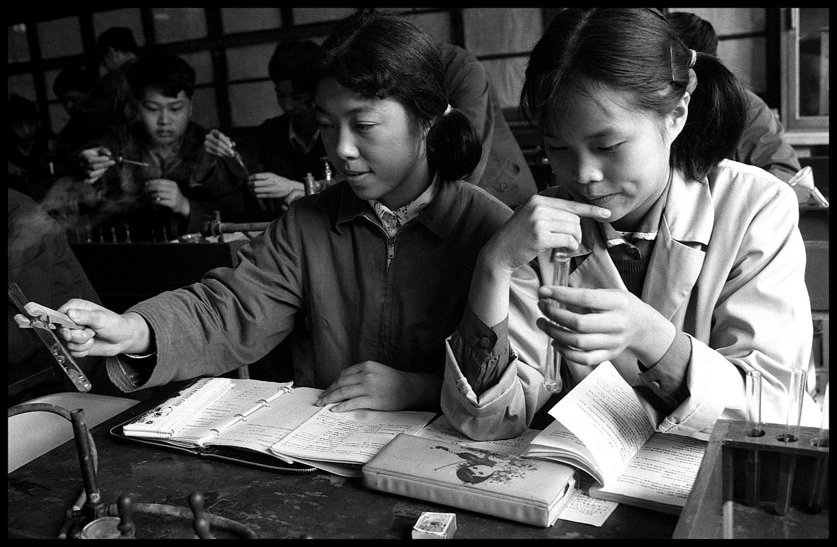 80年代那段青葱的岁月,那段学校里学生们的欢声笑语