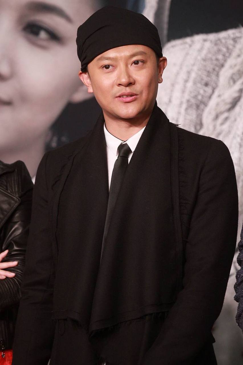 印小天出生于高干家庭,他的父亲和爷爷都是一位军人,所以在这种环境下
