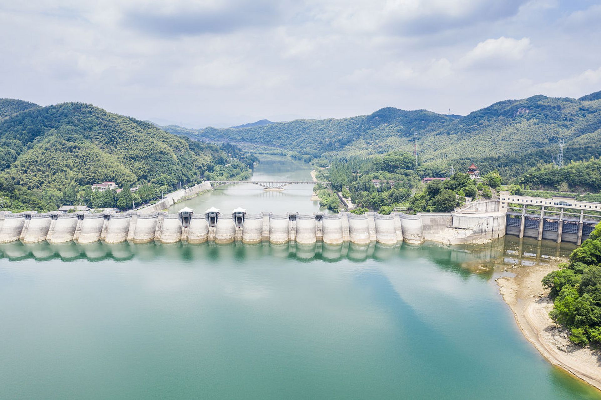 安徽金寨二日游攻略:金寨县位于安徽省六安市,拥有丰富的自然美景和