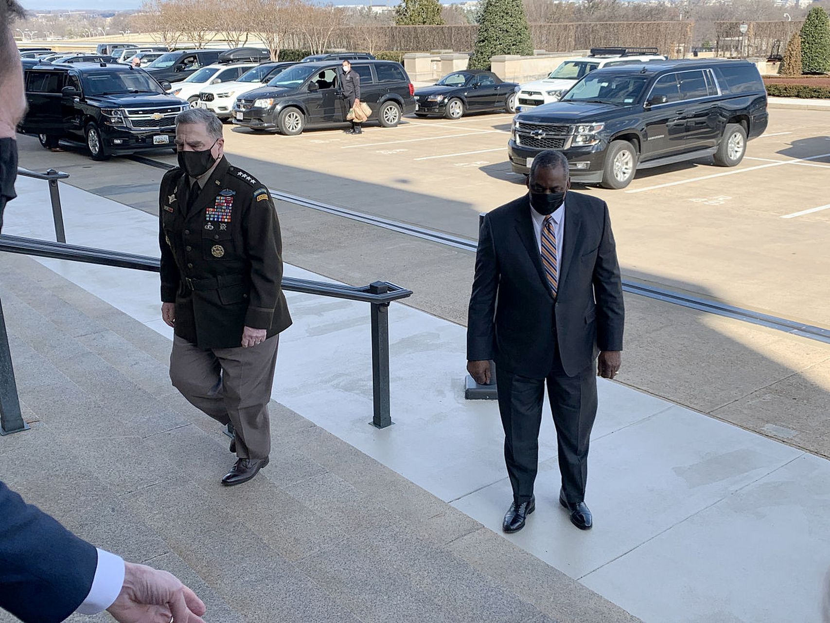 美国国防部部长奥斯汀竟然瞒着拜登总统住院了,究竟发生了什么事情?