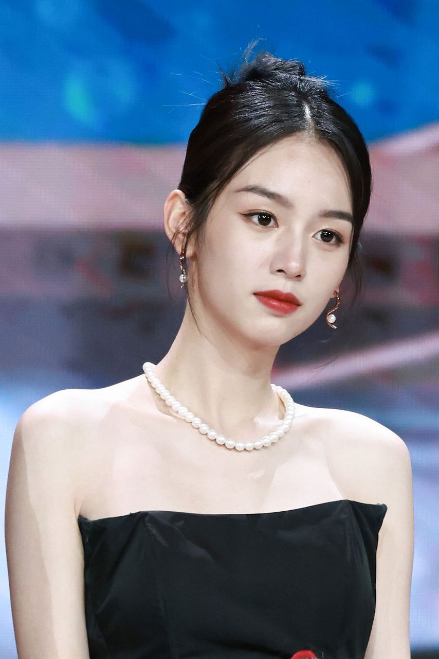 开扇形双眼皮是从上睑皮肤褶皱内眦或者靠近内眦处