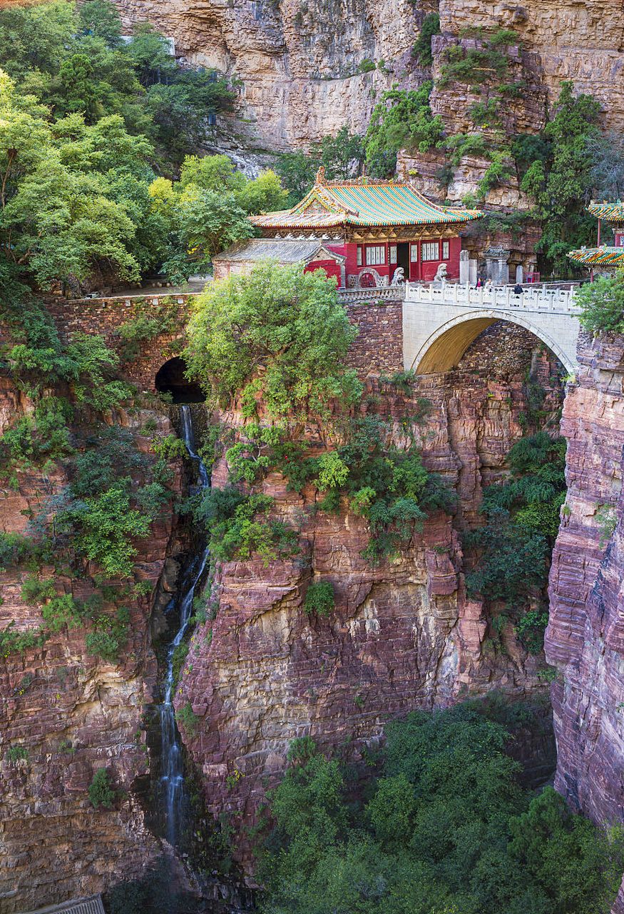 苍岩山,位于中国江苏省南京市六合区,是南京市的一处自然风景区.
