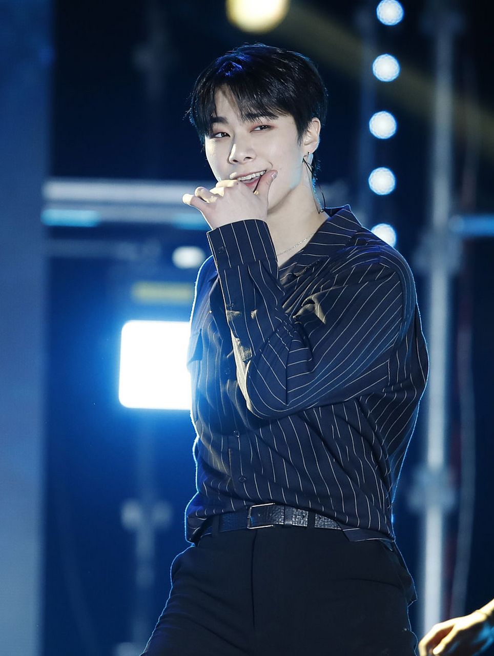 韩国男团astro成员文彬去世#  #25岁韩国偶像文彬在家中死亡