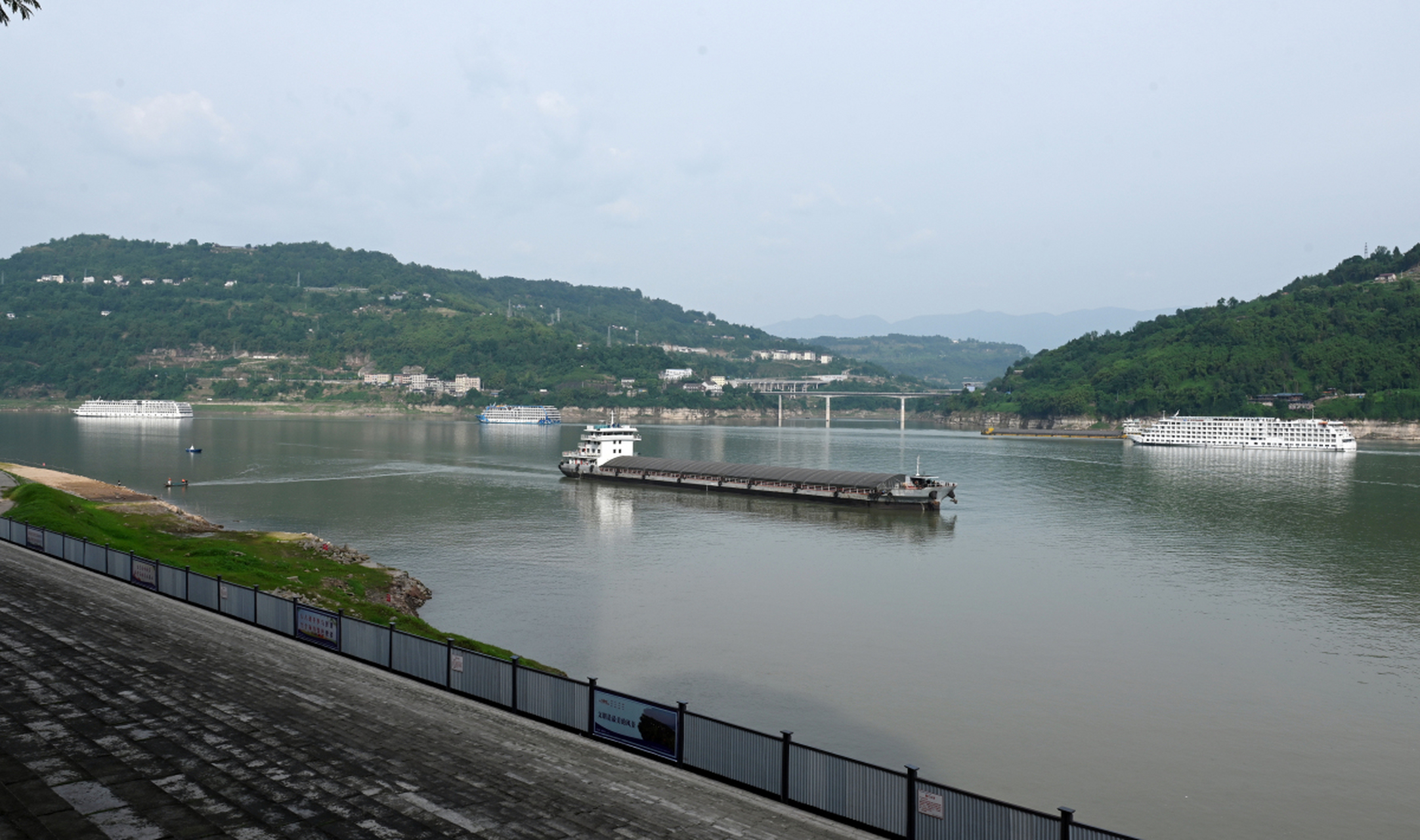 这次我来到了重庆三峡平湖旅游区,真的是被这里的美景震撼到了!