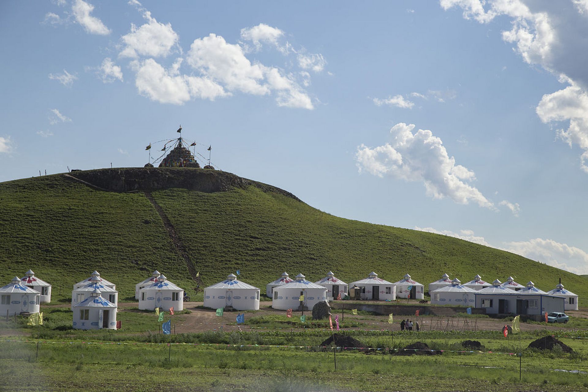 奇遇那拉提#那拉提乌孙大营是新疆著名的旅游景区,这里有壮观的雪山