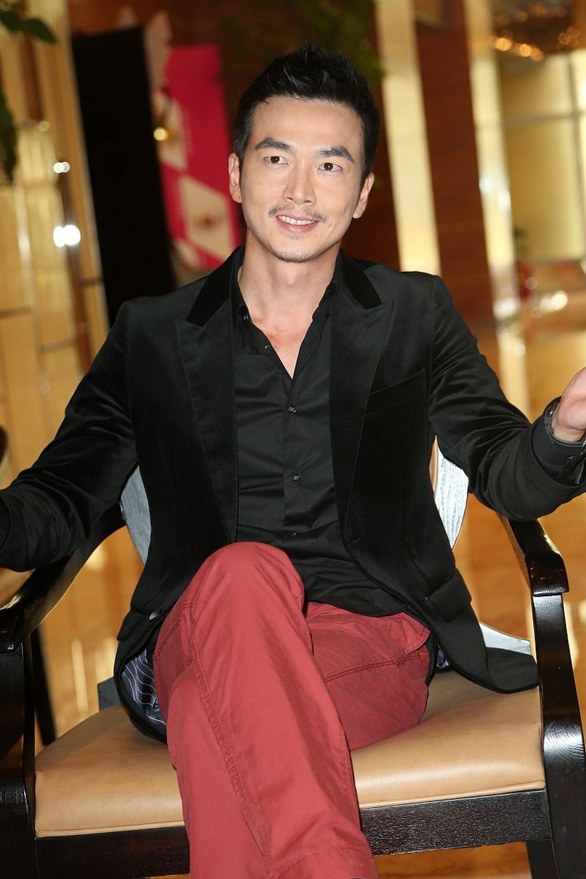 1994年,林依轮甩掉人老珠黄的发妻,转身娶了选美冠军西华,婚后他将600