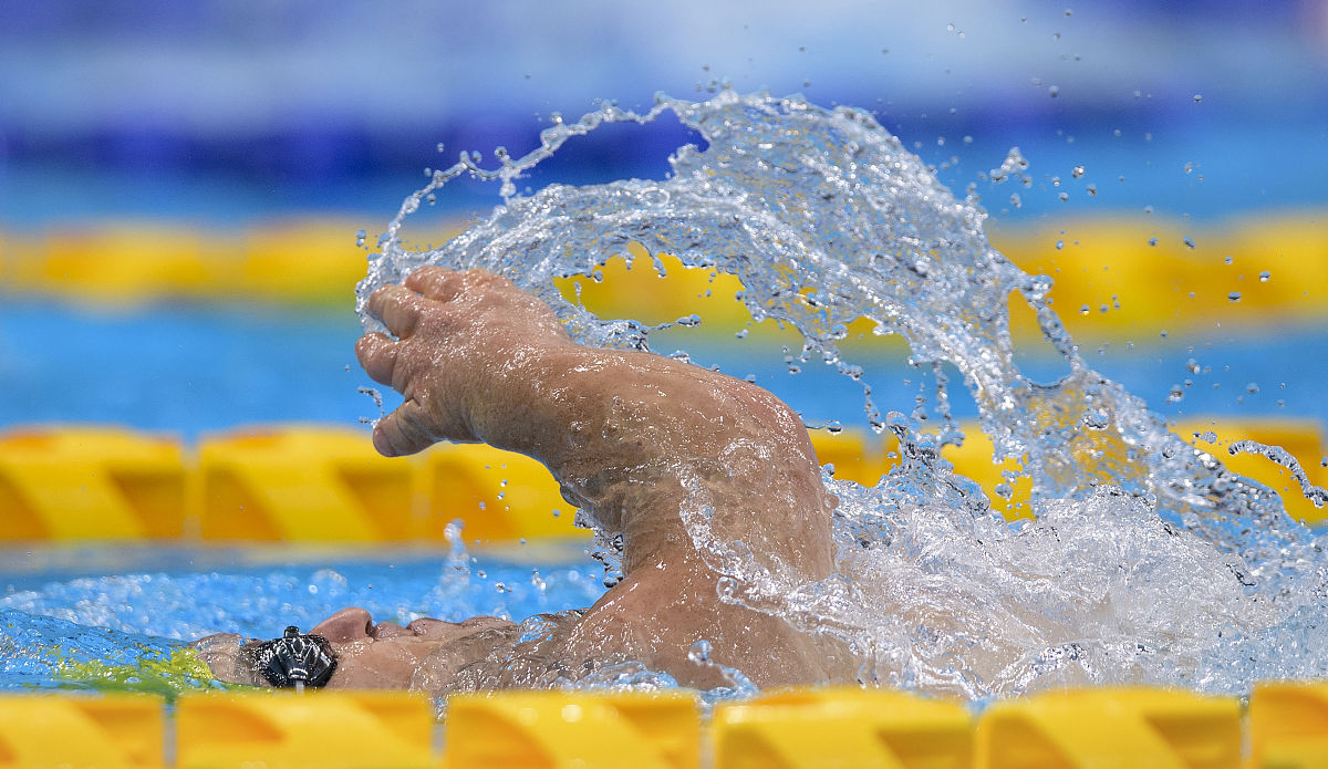 广州聚龙古村玩水上排球,踢完喝杯冰镇马蹄爽