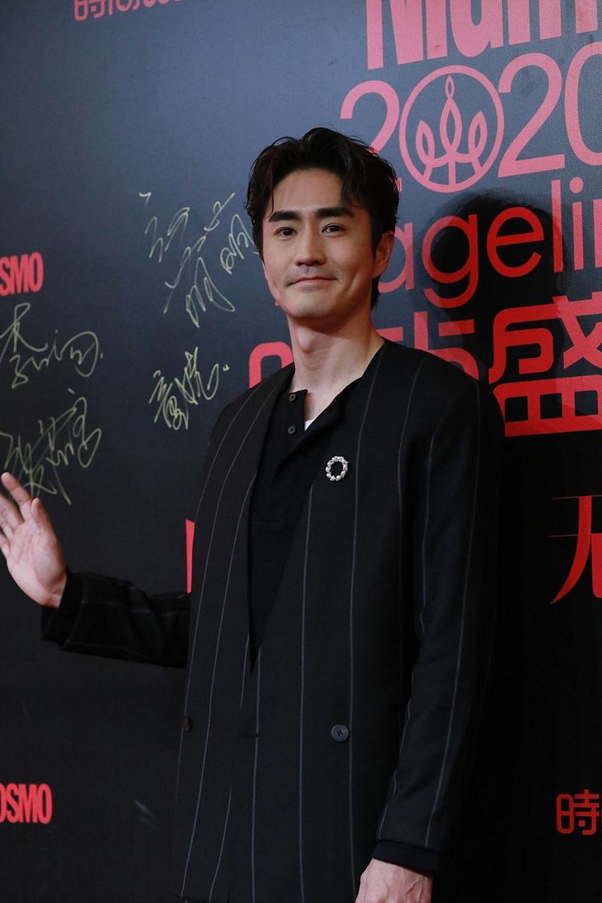 杨玏小时候一天吃十袋奶# 在众多闪耀的明星中,杨玏无疑是一位备受