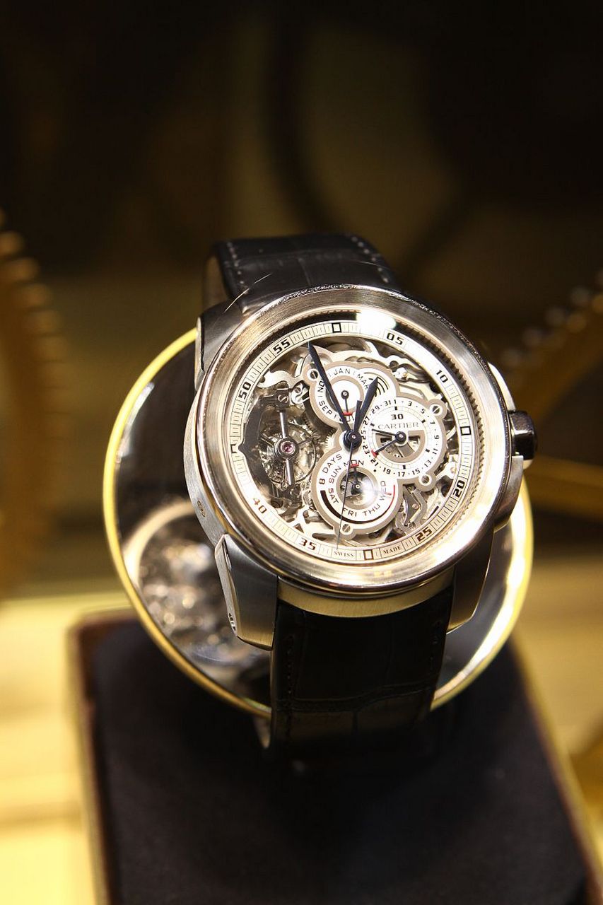 摘要:选择适合手腕尺寸的omega手表,考虑防水性能和机械结构,正确使用