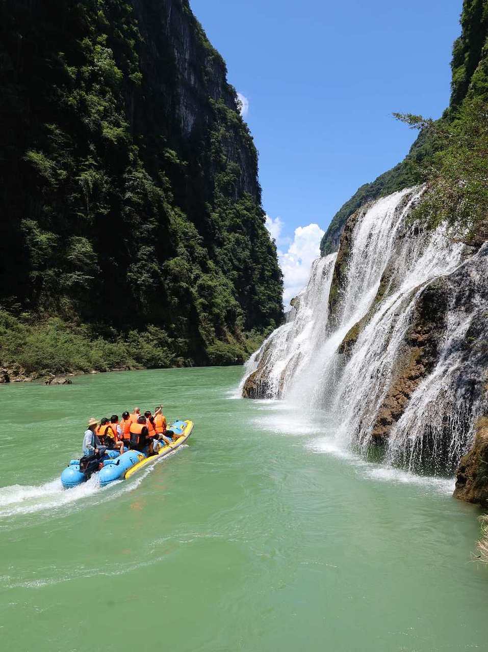 四面山地处云贵高原大娄山北坡余脉,系地质学上的倒置山,位于重庆江津