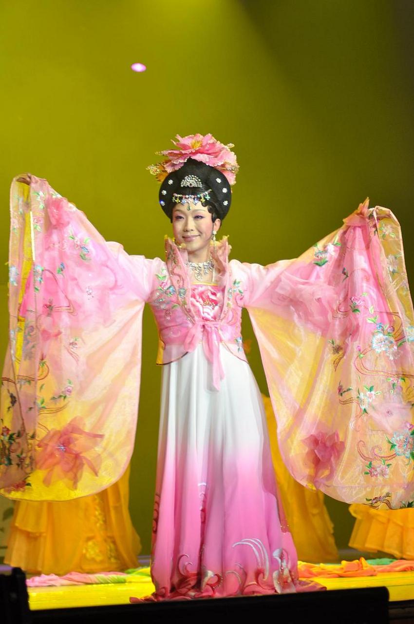 李玉刚的最新作品《四美图》在北京人民大会堂上成功上演