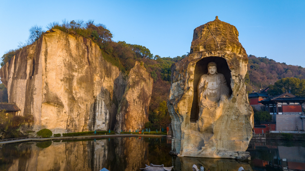 我上周去了一趟杭州建德的大慈岩悬空寺,简直就是一次穿越时空的奇幻