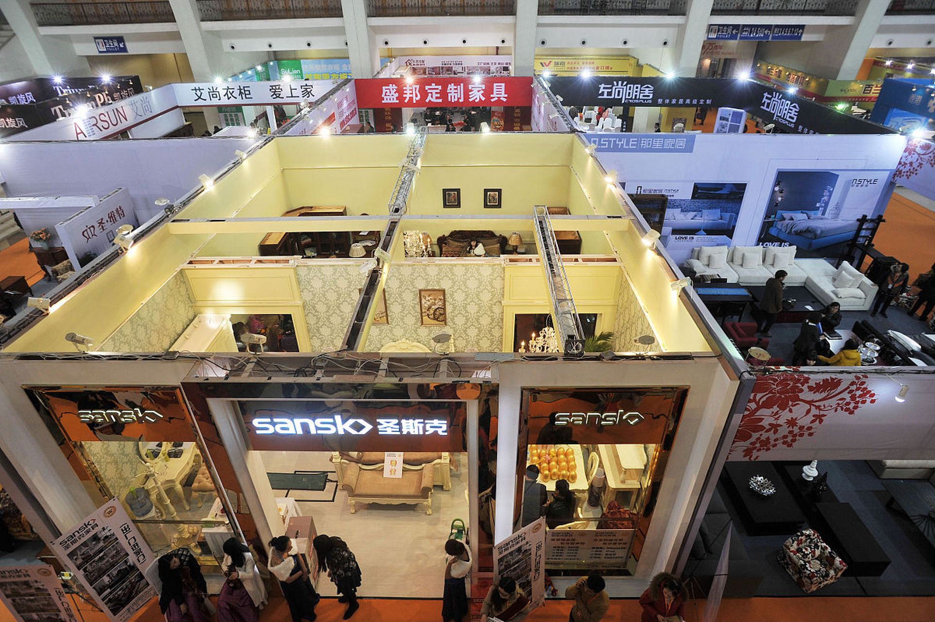 安徽企业在链博会上展示了智能汽车链,清洁能源链和数字科技链等创新