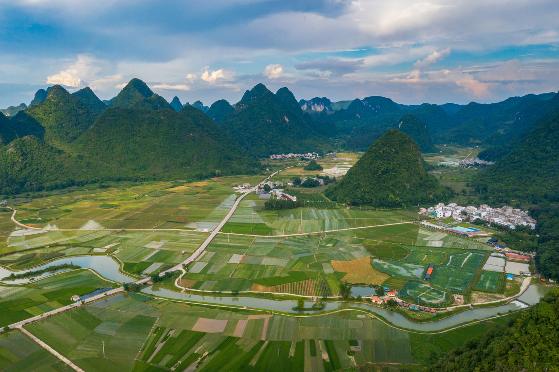 德保县位于广西壮族自治区西南部,属南亚热带地区.