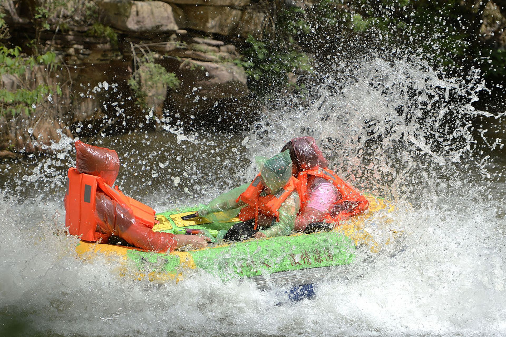 秋日环游指南# 五指山旅游必去的3个地方:  五指山热带雨林风景区 .