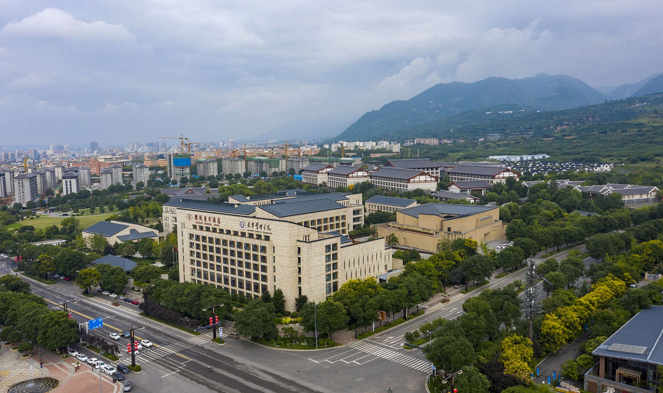 著名经济学家,北京大学光华管理学院名誉院长厉以宁先生逝世.