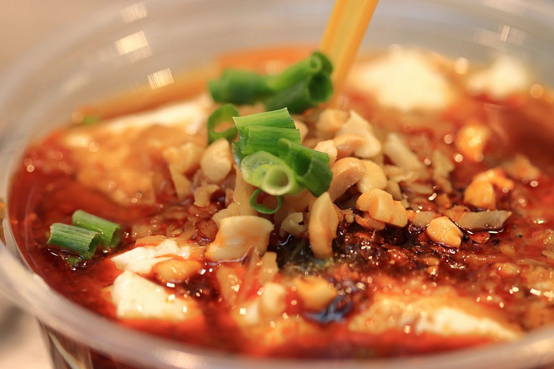 大家好,欢迎来到壮乡美食课堂,今天教大家做一道美味的麻辣豆腐花