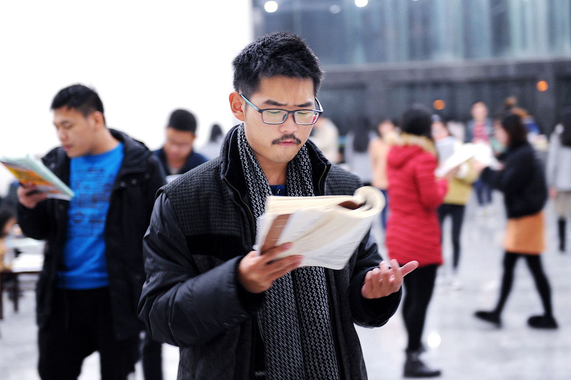 河南刘大力准备四战高考,四川梁实准备27战高考 河南南阳市有个男孩叫