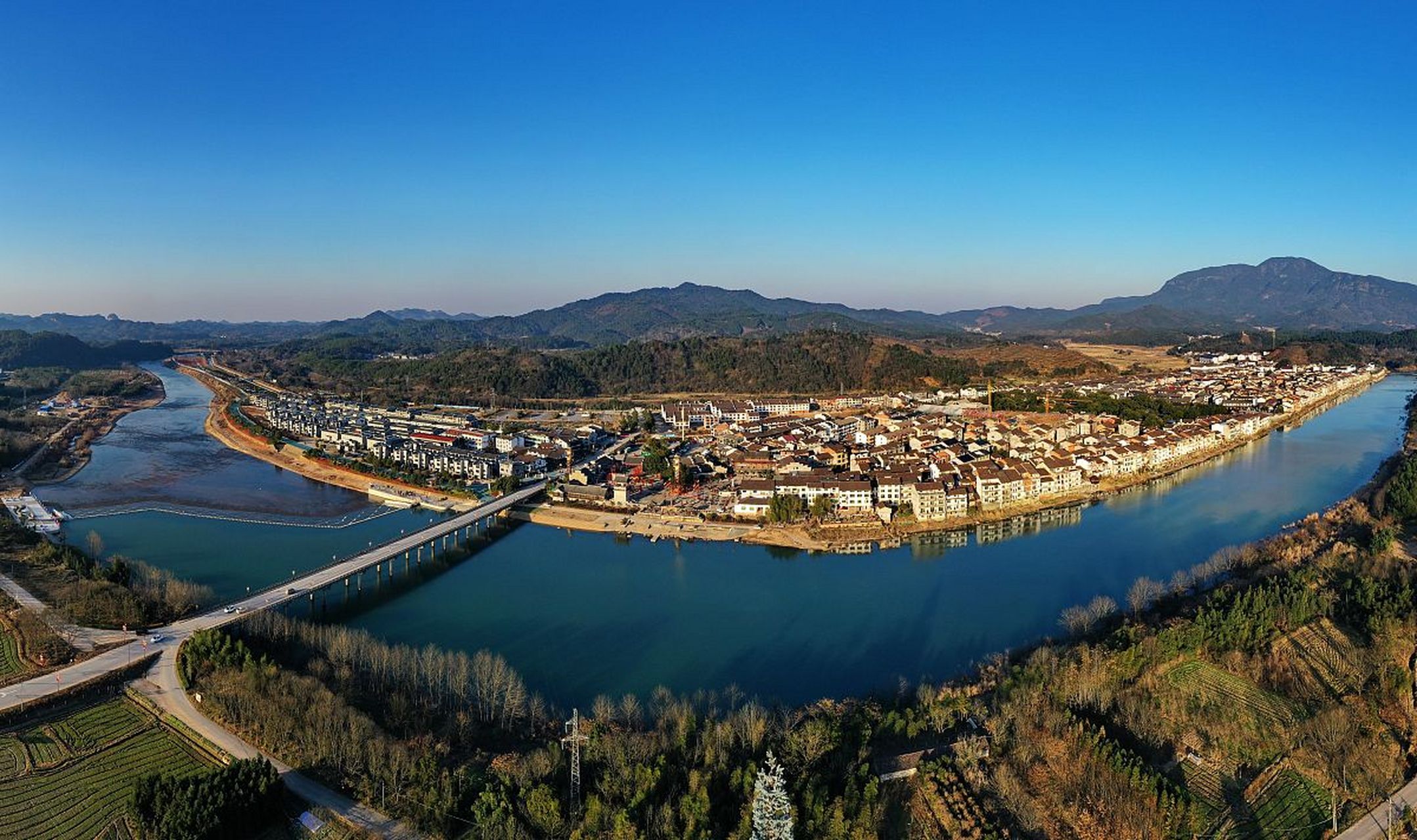 见证一个城市的变迁# 鹰潭市是江西省下辖的地级市,其城市变迁可以