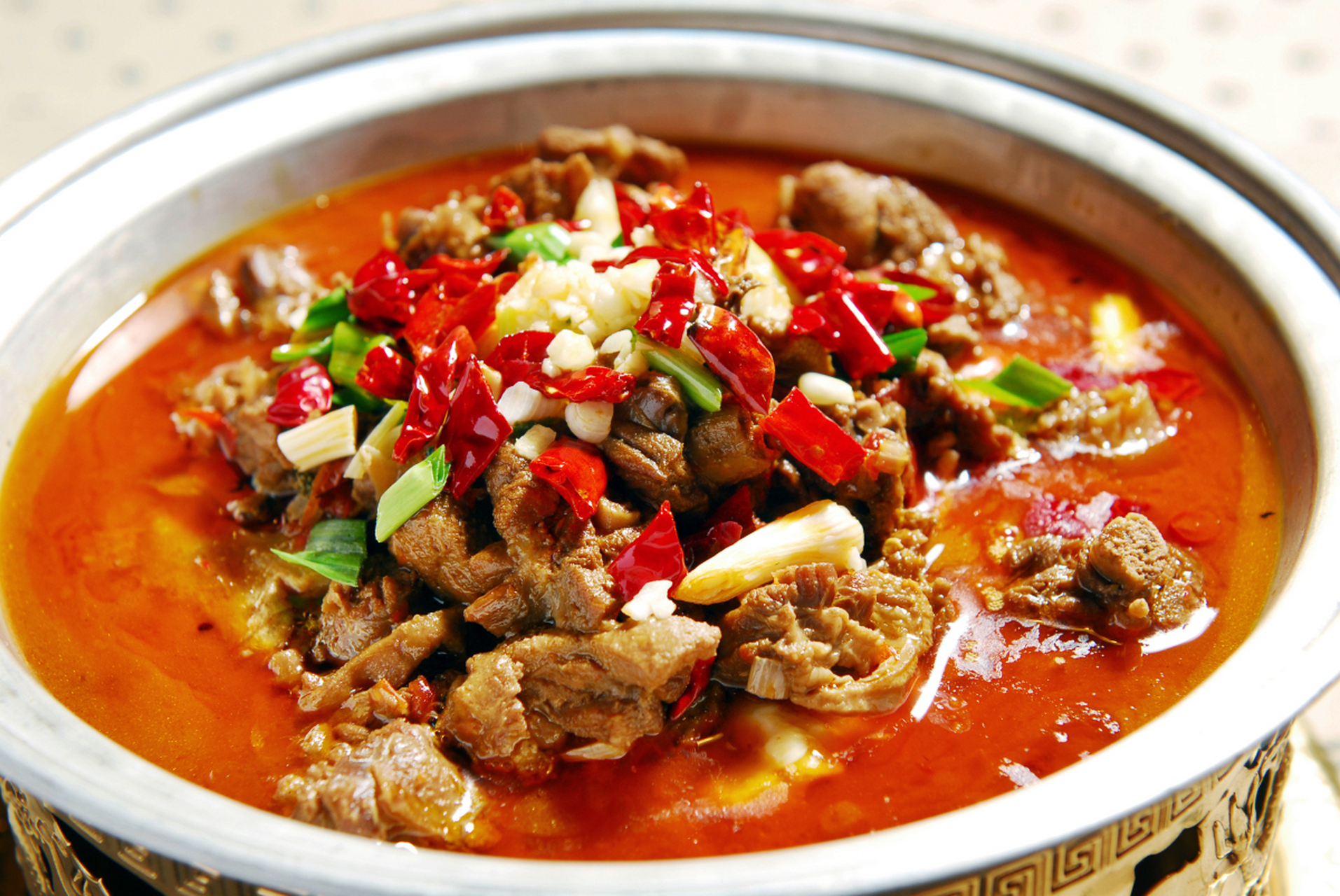 以下是一份简单的酸辣鸡杂的做法:  材料: - 鸡心,鸡肝,鸡胗,鸡肠等