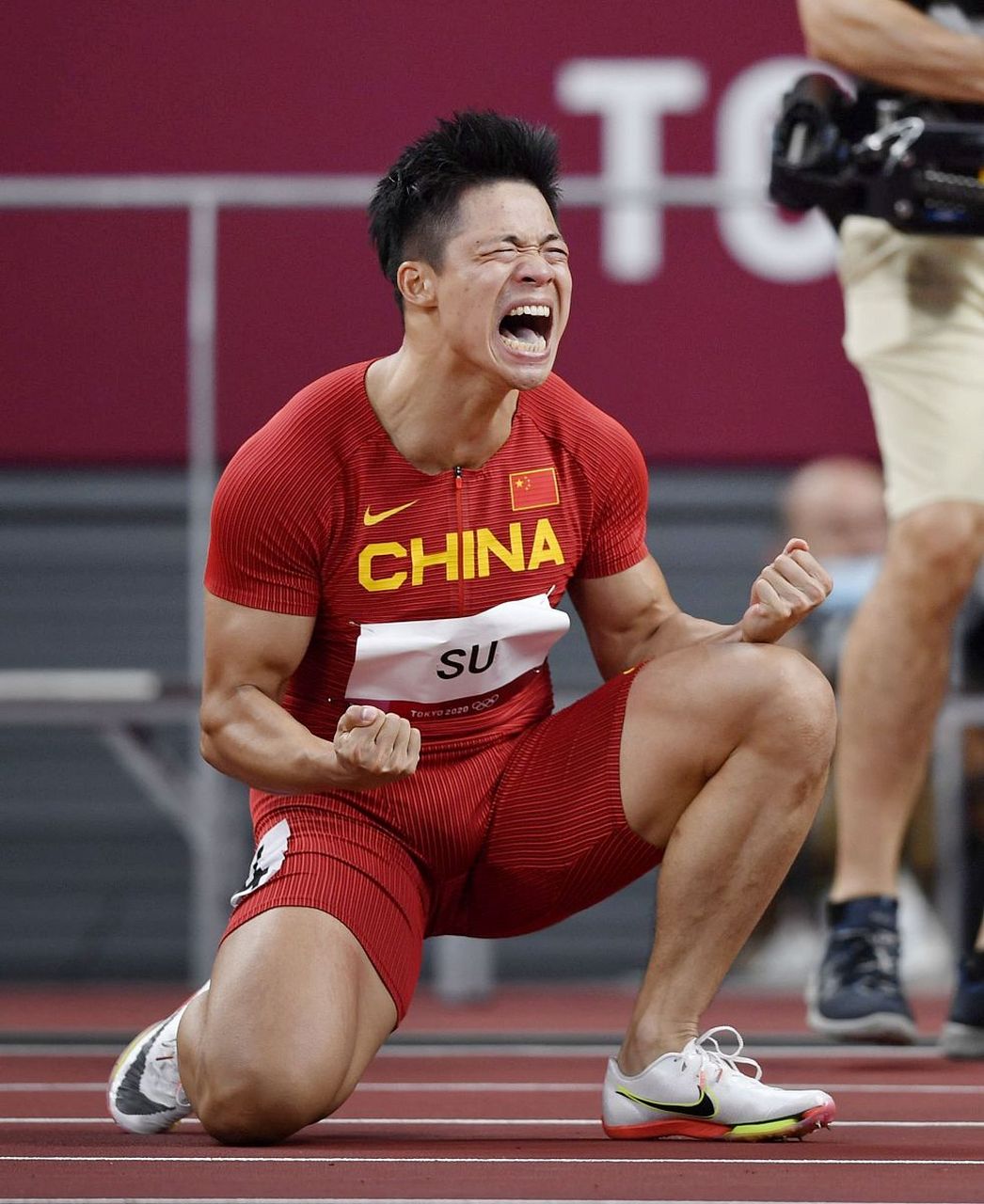 中国飞人苏炳添宣布因身体原因提前结束2023赛季,休养生息.