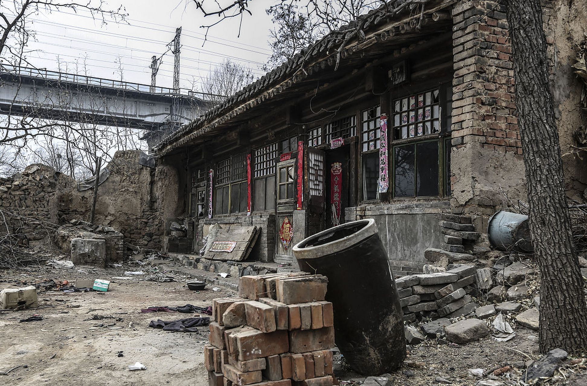 农村的100亿平方老宅基本贬值为零,换来城市的房子价值翻十几二十番