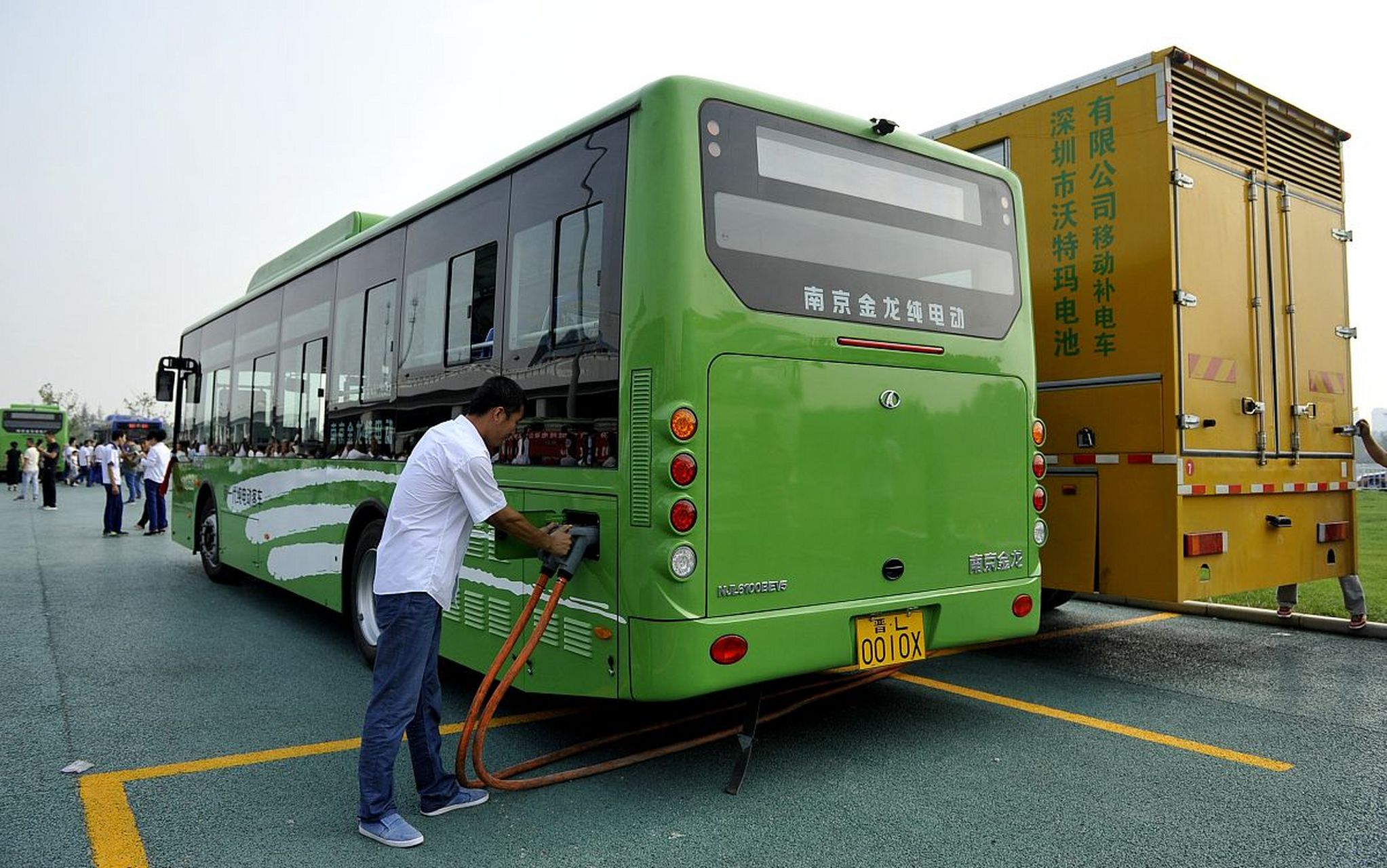 好多城市的公交车换了电车,为何车都变小了,座位比以前少了?
