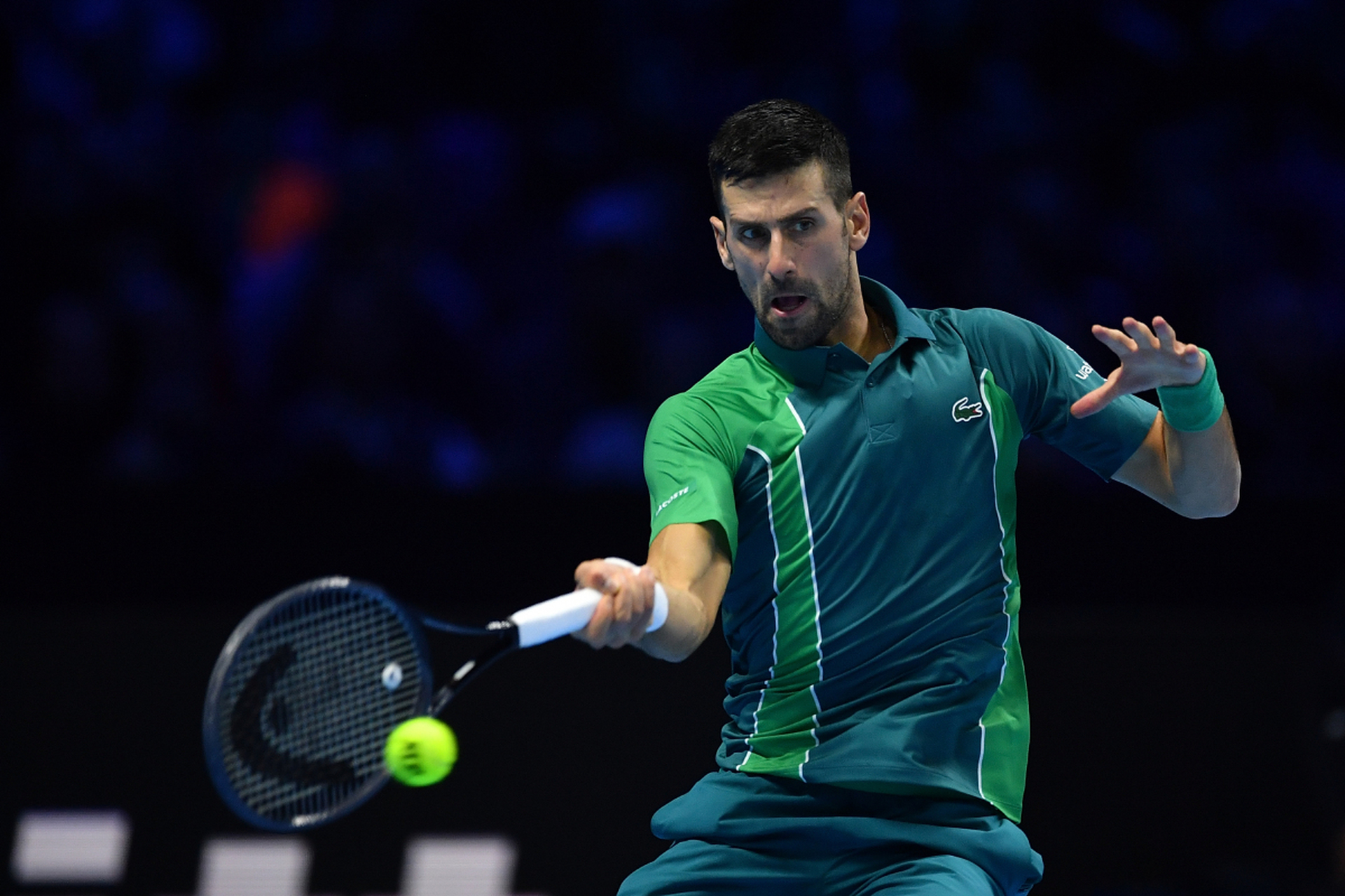 羽毛球苍蝇拍握法是一种新型握拍方法,具有较好的灵活性和控制性.