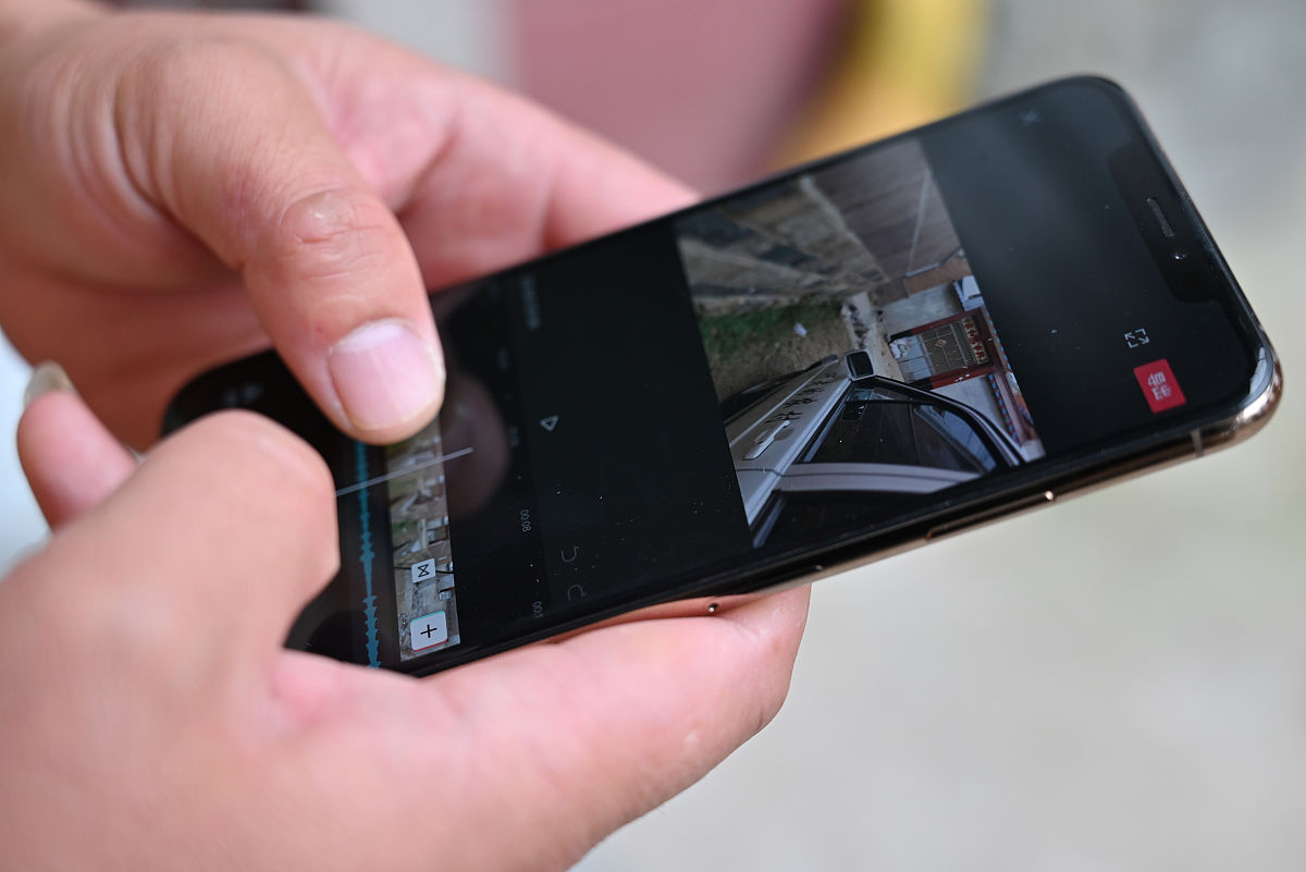 上班族下班后都在学习视频剪辑,用手机剪辑做副业,方便省时省事