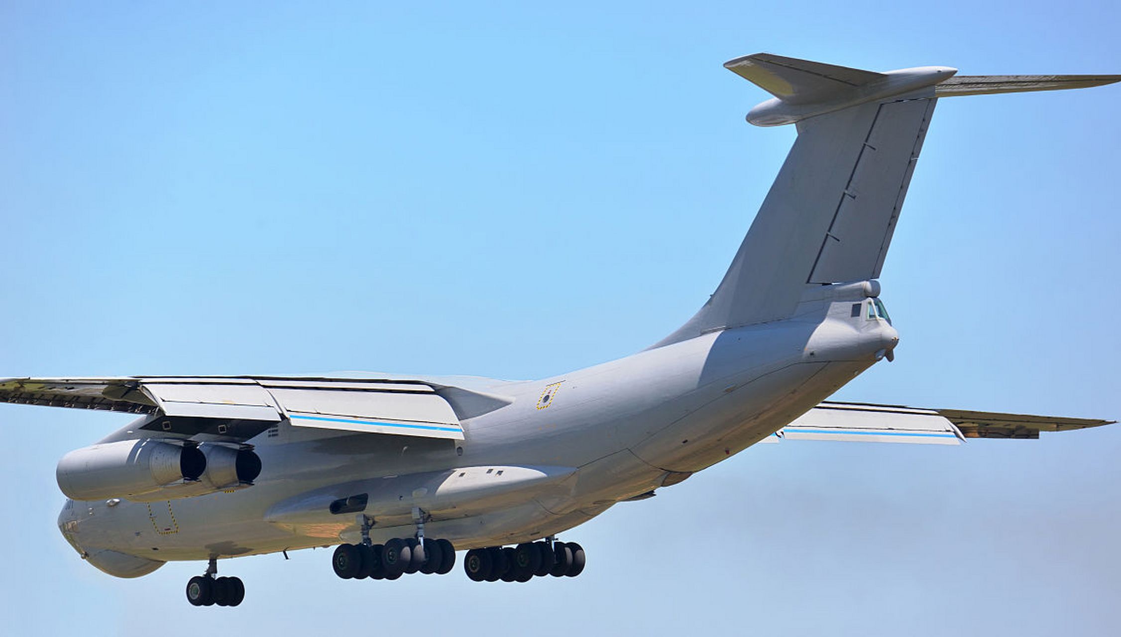 伊尔76运输机,曾是解放军空军最大的运输机,数量还不是很多,需要看