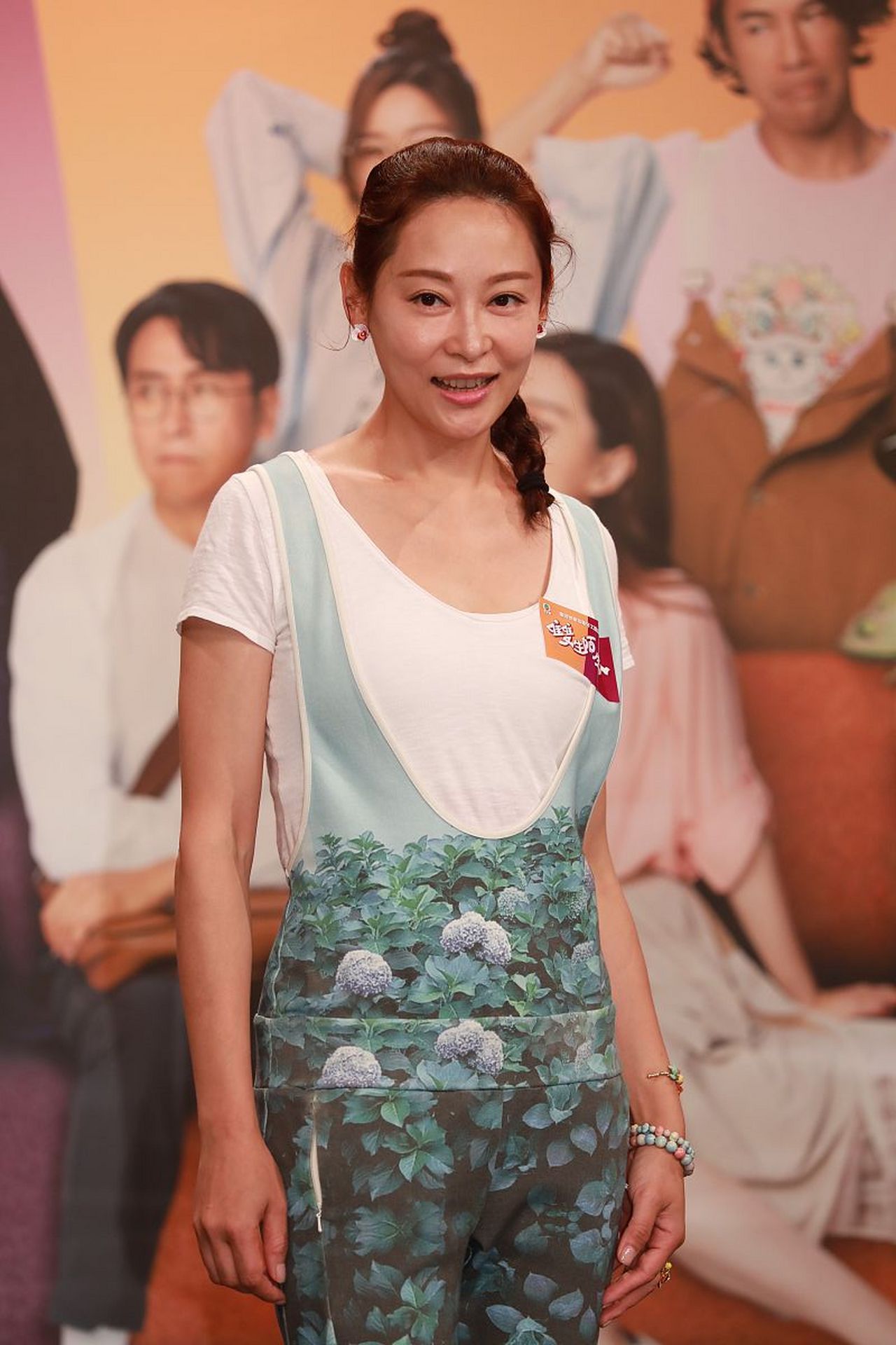 杨怡姐姐杨卓娜,这对姐妹俩一出现在社交网络,立刻引起了粉丝们的热烈