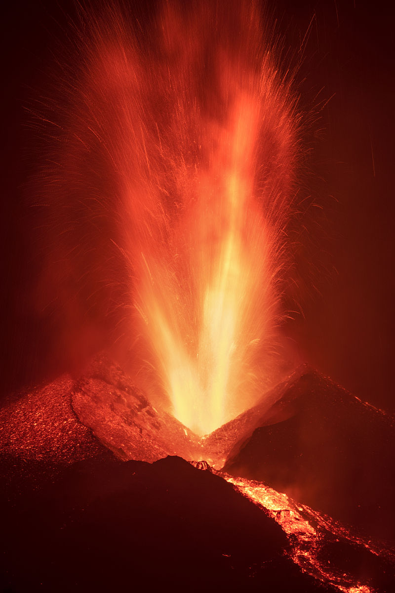 火山喷发物图片