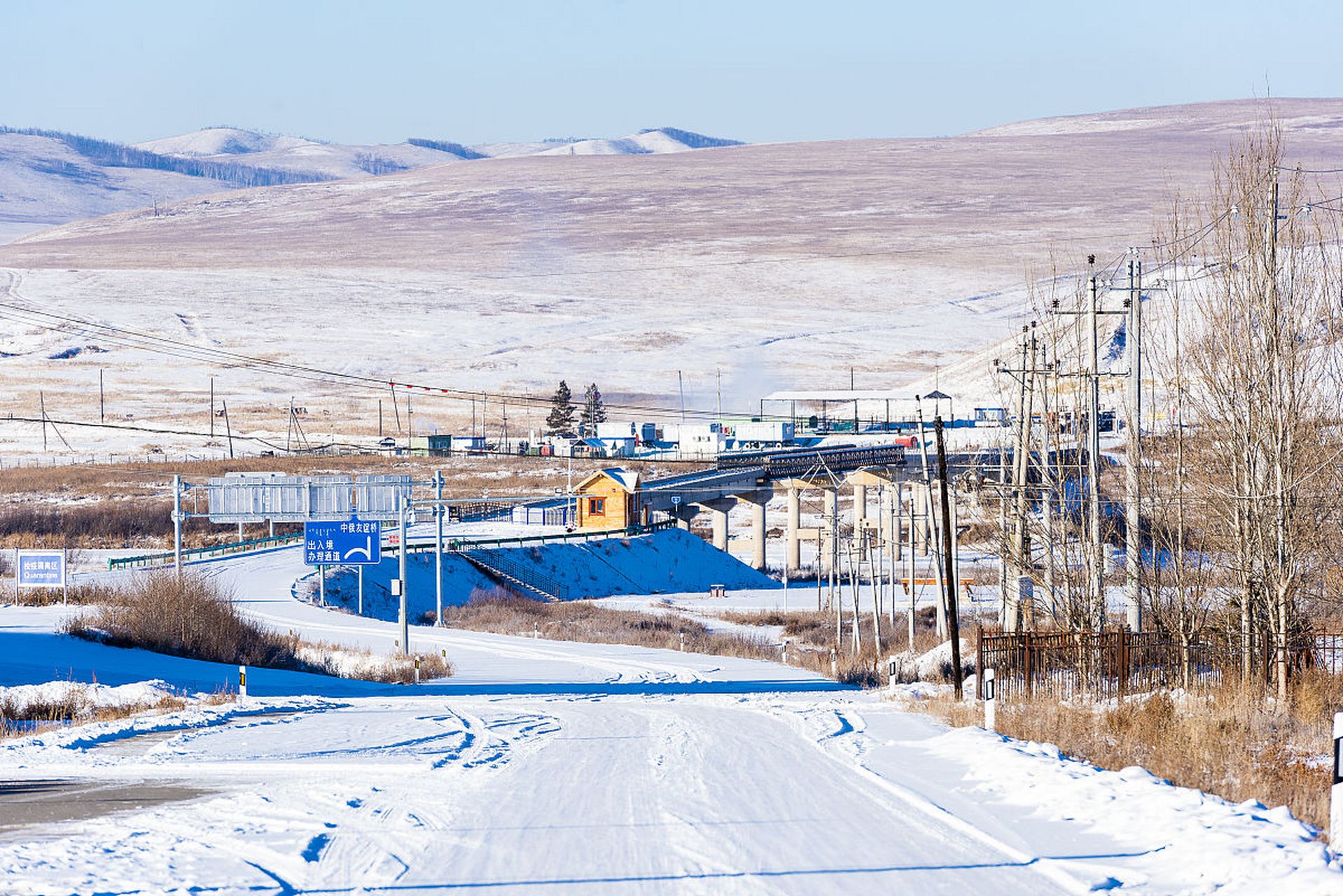 莫尔道嘎:内蒙古的莫尔道嘎在冬季时银装素裹,原始森林被白雪覆盖