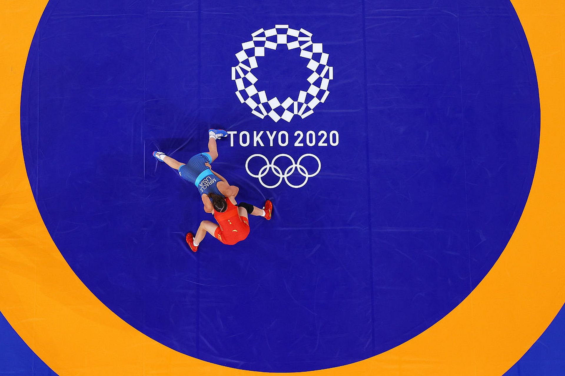 盘点中国体育代表团在奥运会开幕式的旗手,2020东京奥运会是排球女将