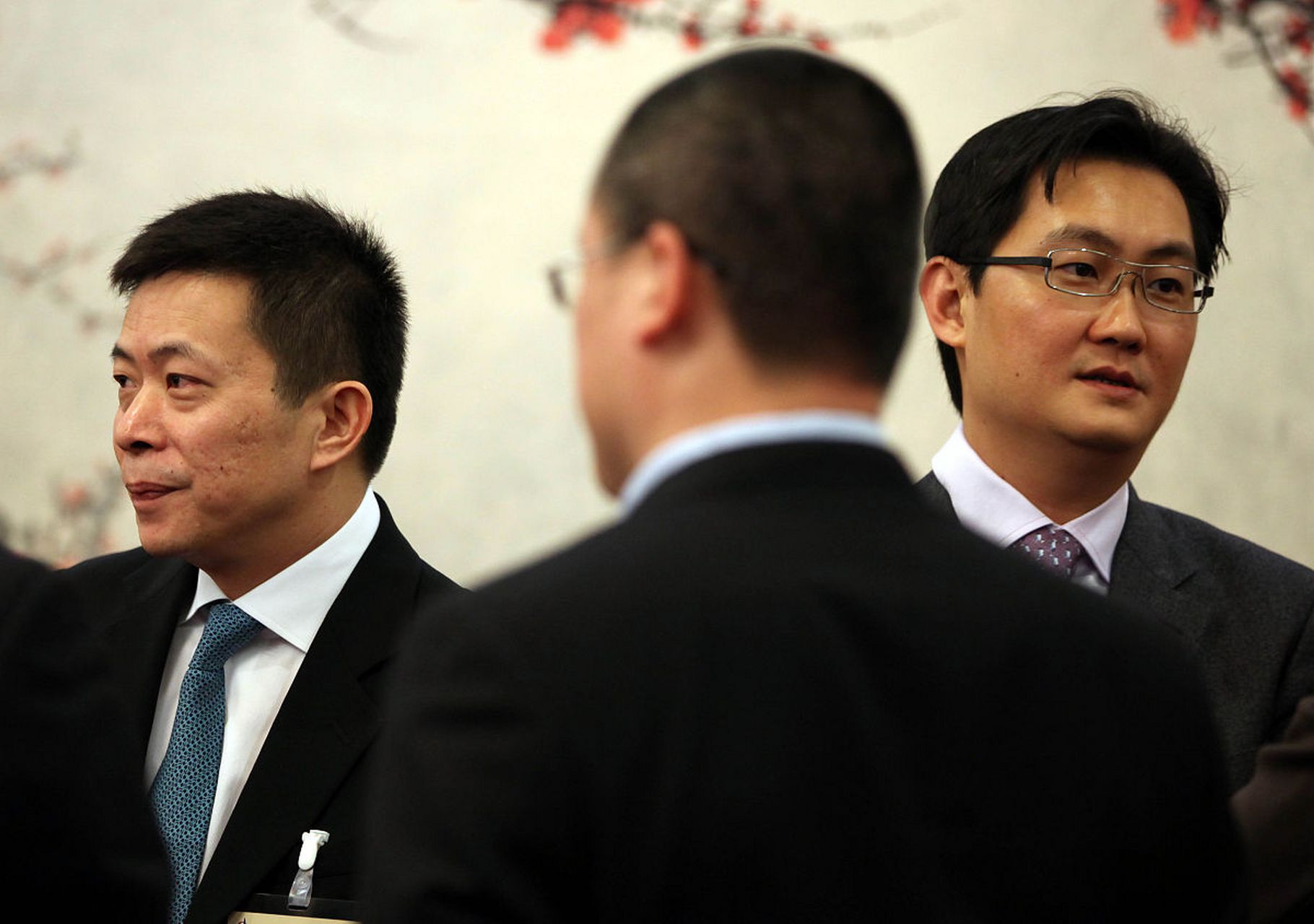 余承东最近炮轰车企一把手不懂aeb,引发了一场激烈的争议.