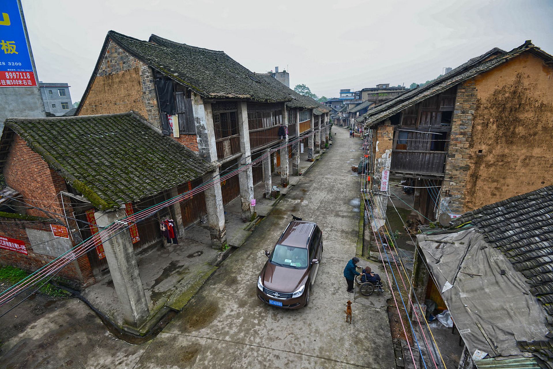 福清利桥古街是位于福建省福清市的一处融合了传统文化与现代元素的