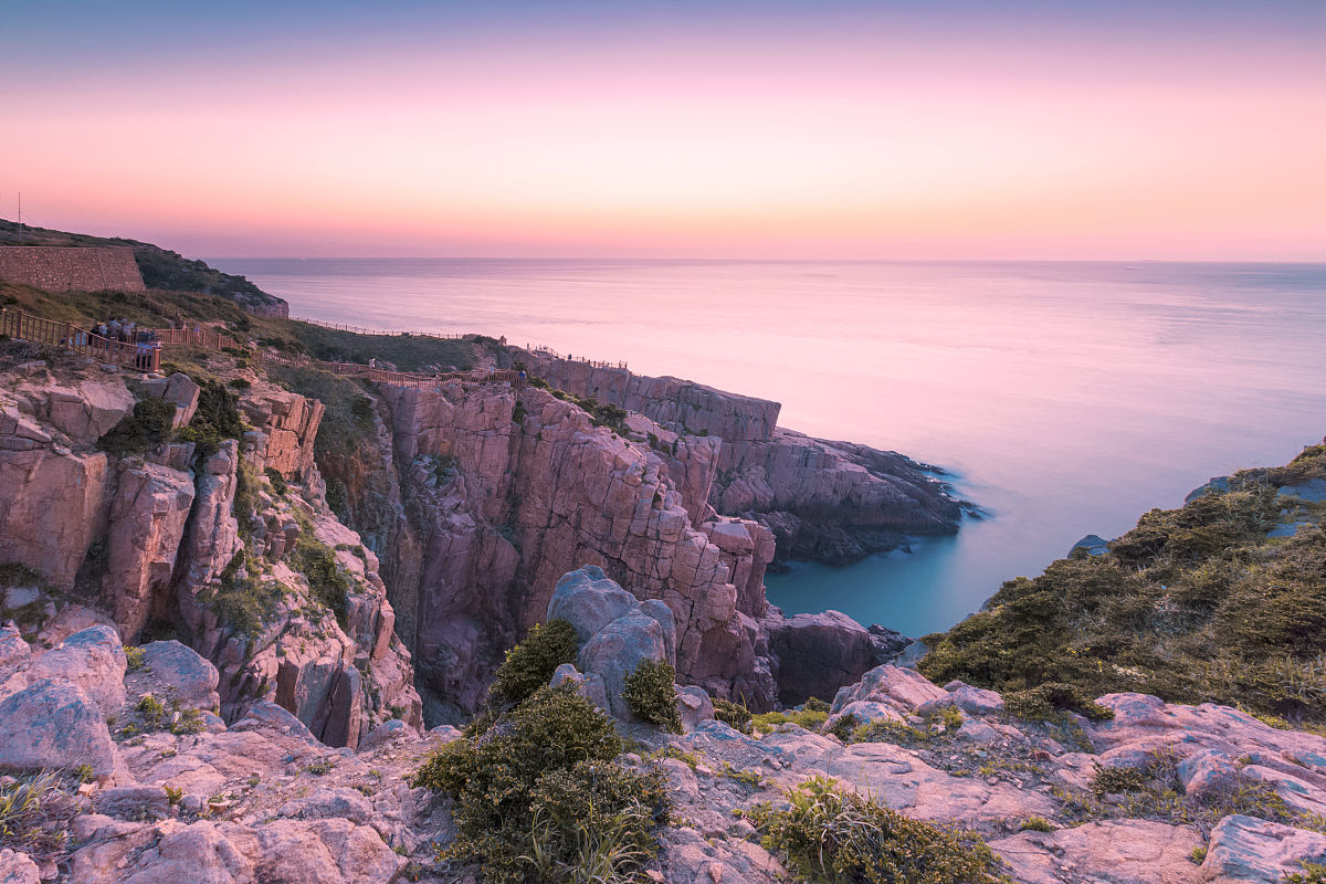 舟山嵊泗东崖绝壁:壮丽的自然景观与历史的痕迹