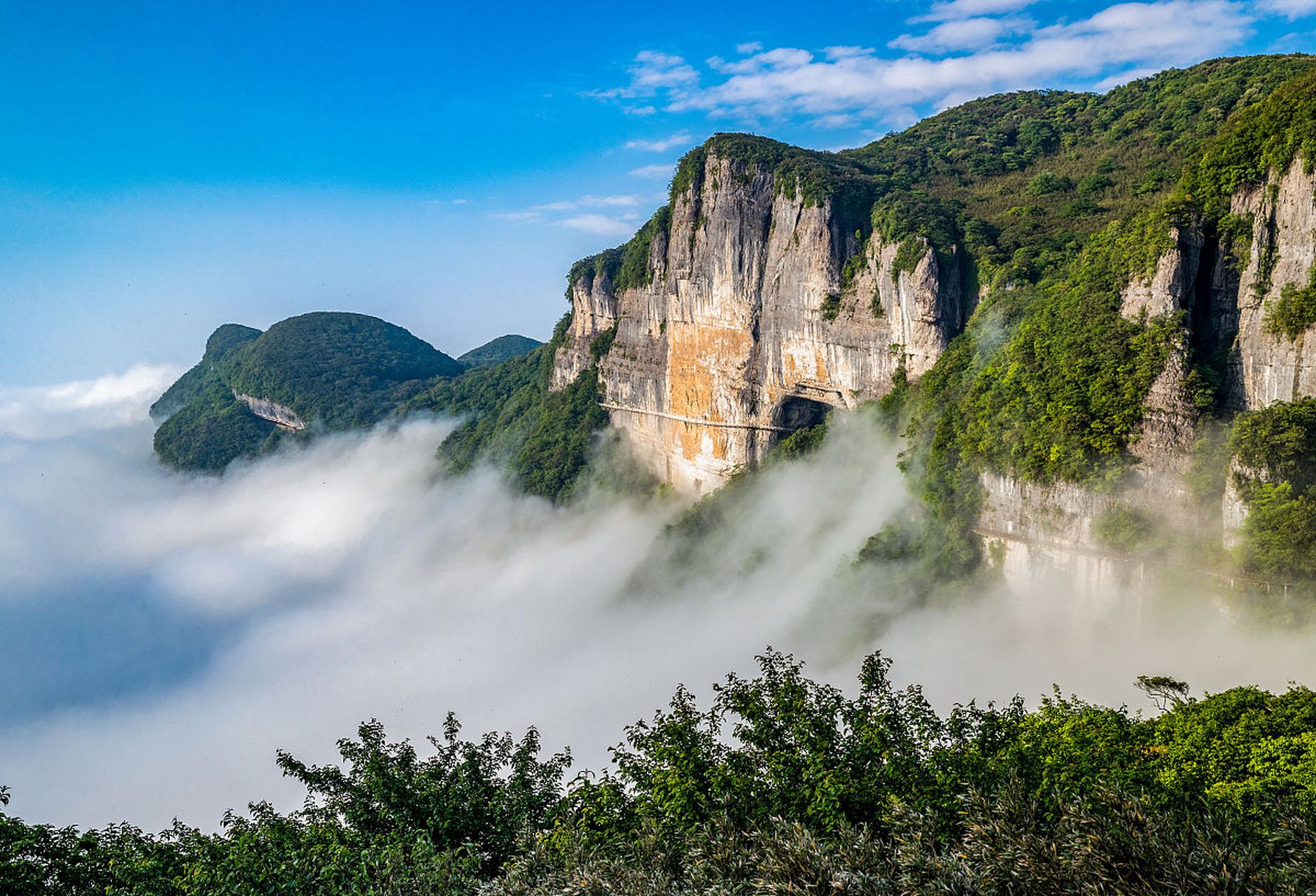 重庆金佛山旅行攻略  金佛山,系大娄山脉主峰,最高峰风吹岭海拔2238.