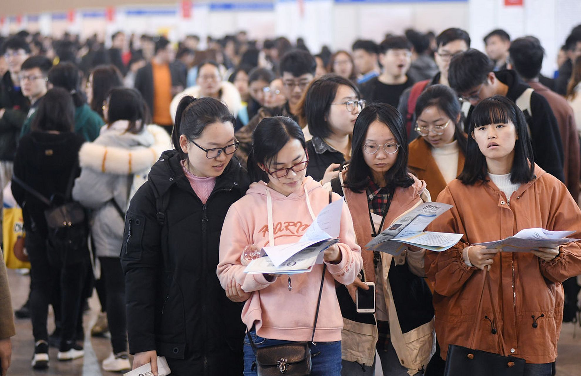 近日,2024届高校毕业生保研率榜单火热出炉,清华,北大等名校保研率均