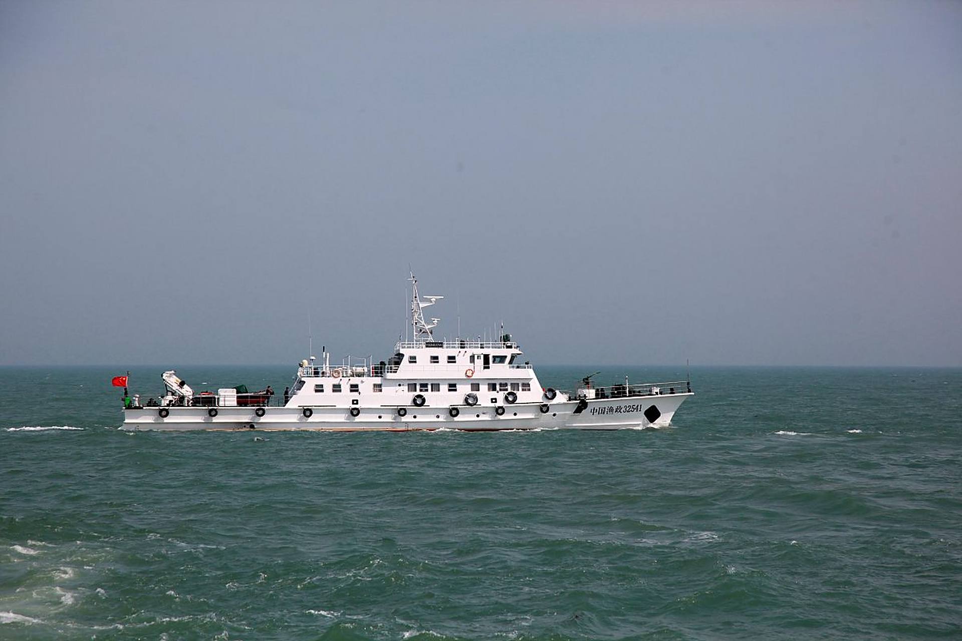 今年4月1日起,黄河全年禁止捕鱼,保护黄河的生态系统.