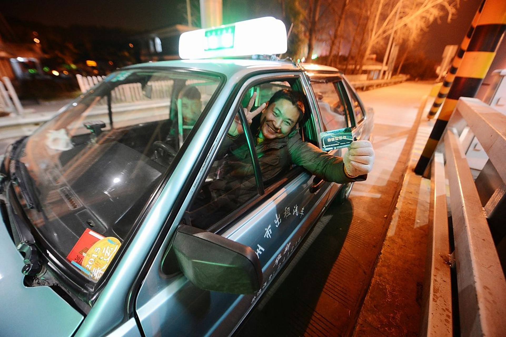 现在上海出租车网约车司机最大的问题是不动脑子看导航,导航有问题看