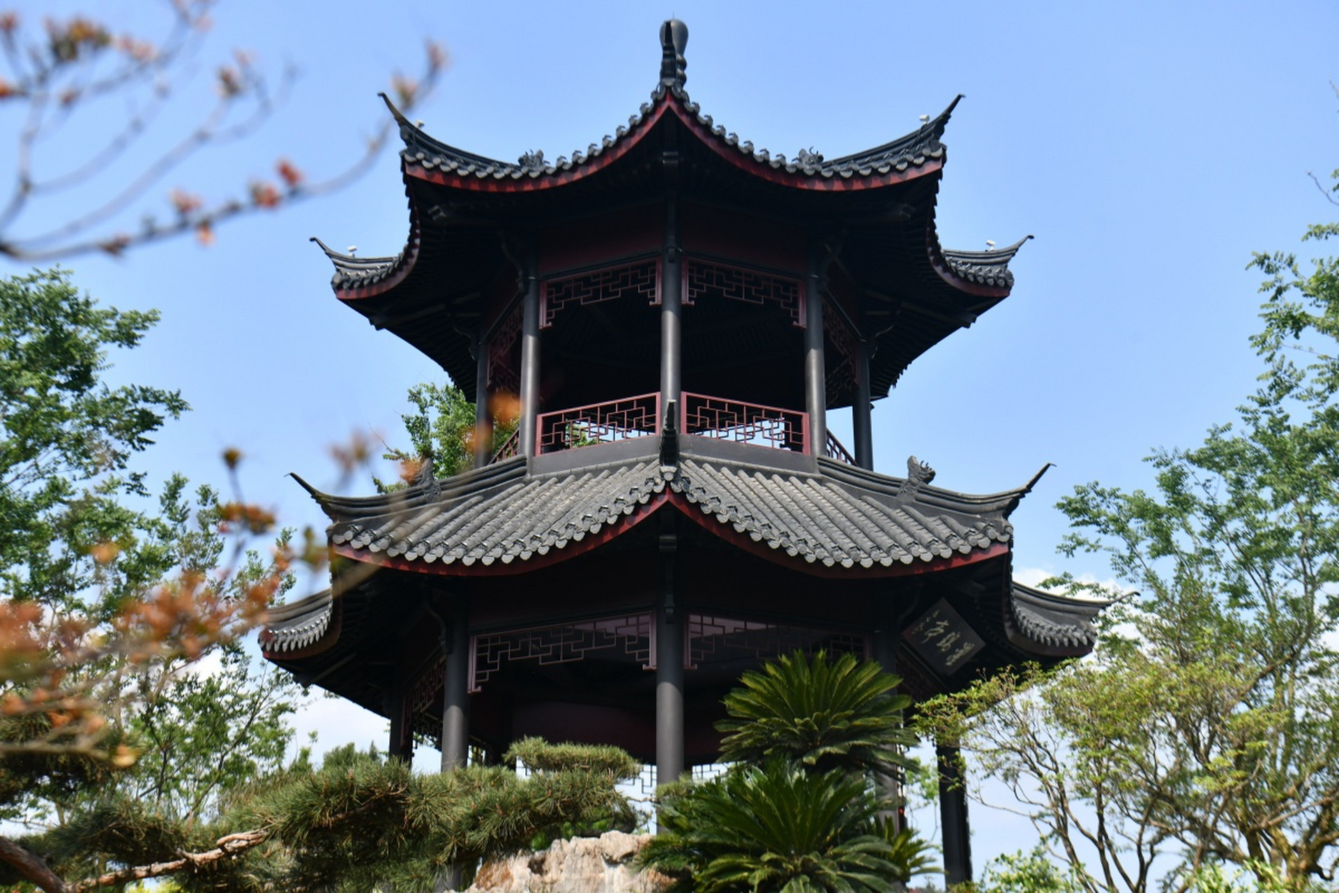 **南桥佛阁月城,奉贤的历史印记** 在奉贤县南桥镇的人民北路上,有一