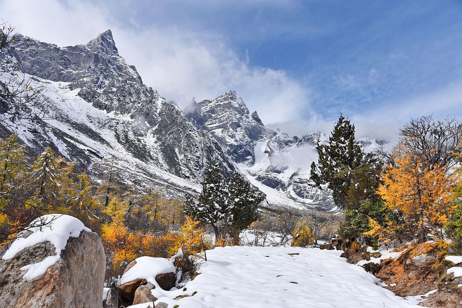 老君沟,是一个奇险幽深的自然奇观,它君临天下,成为了孟屯河谷自然
