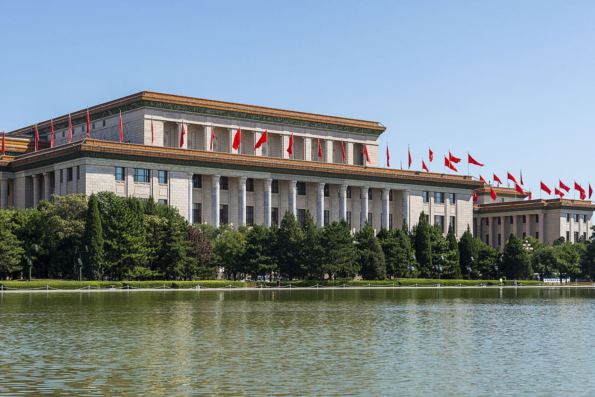 就是进去参观一人20块钱,如果你能请满万人,他们给个门票钱就够了.