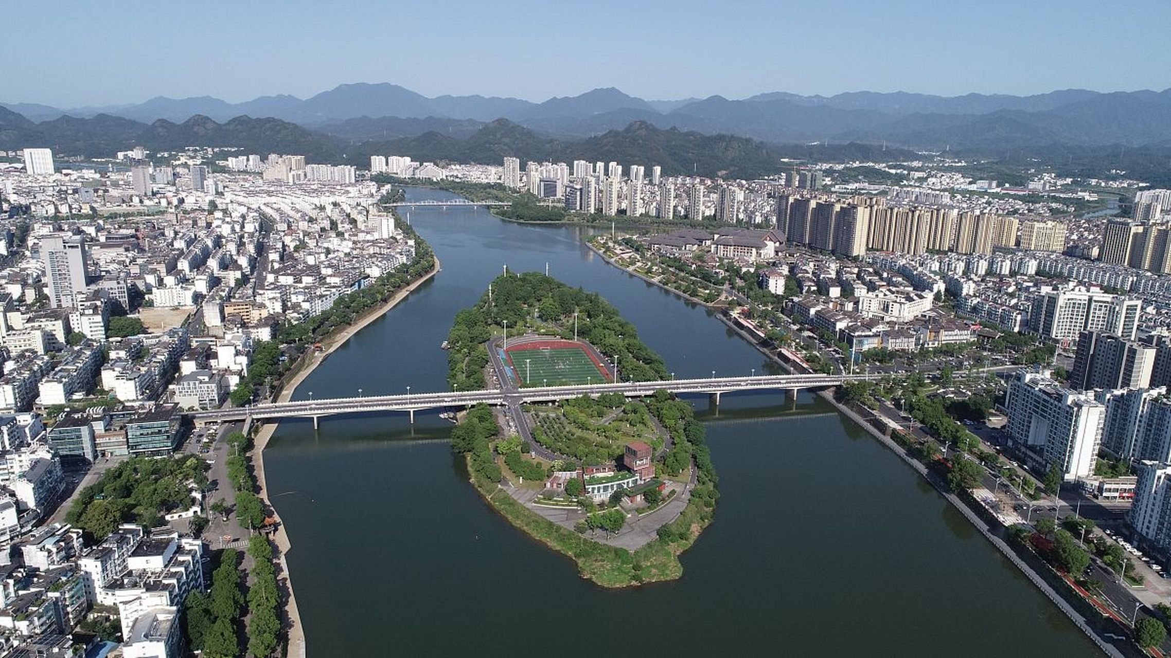 热点引擎计划# 屯溪区,这个隶属于安徽省黄山市的中心城区,不仅山水