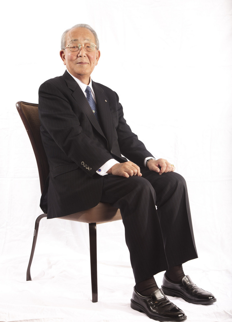 稻盛和夫先生在《连世界都难影响你》一书中写道:"总有一天,你会明白,