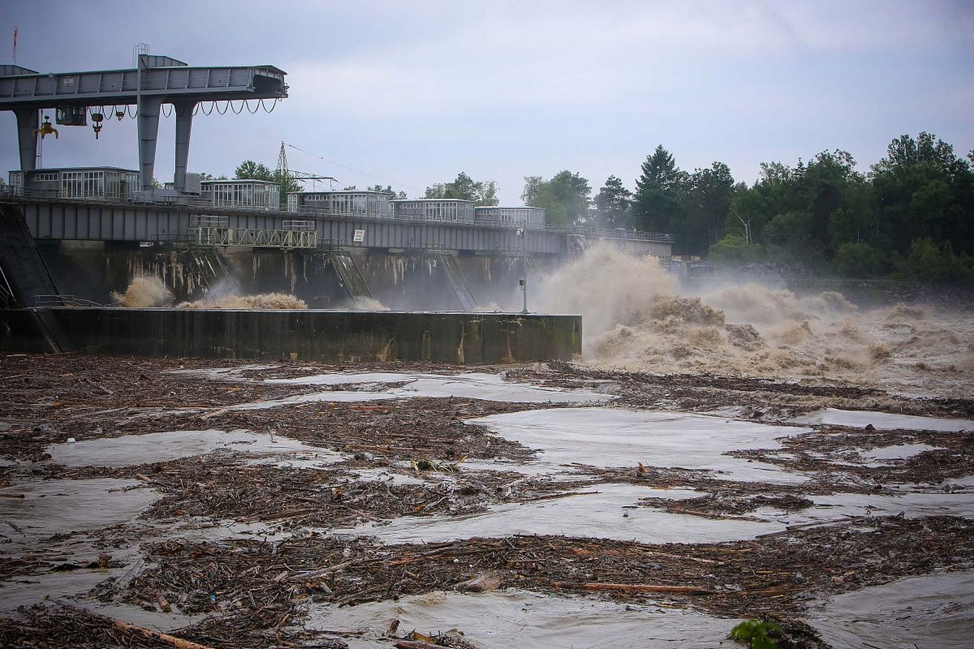 乌克兰水电大坝被毁是谁干的?真相只有一个,但现在依然是迷.