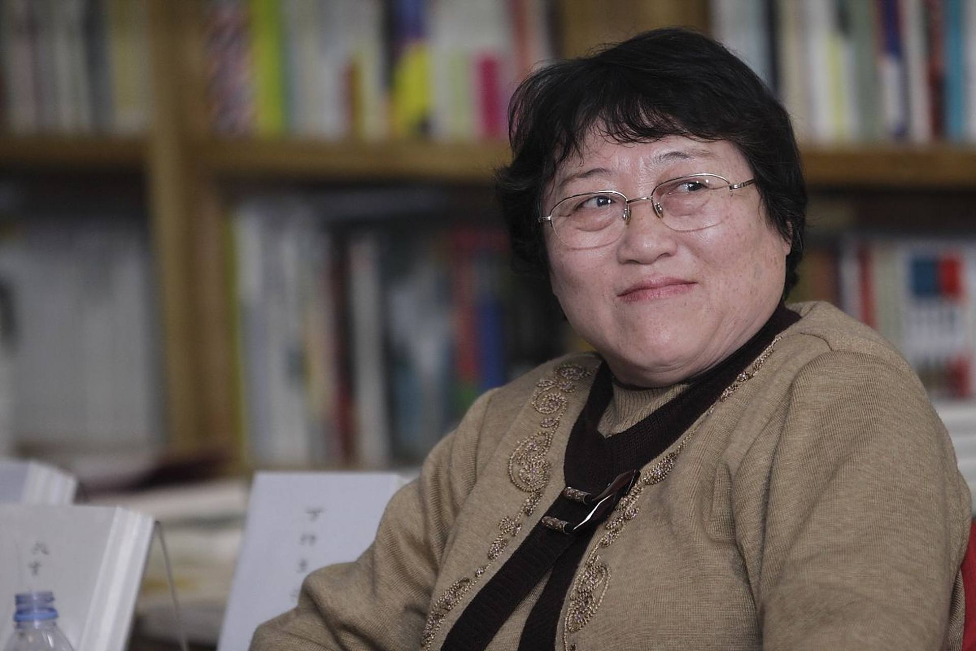 王小波在《沉默的大多数》中,以他独特的视角和敏锐