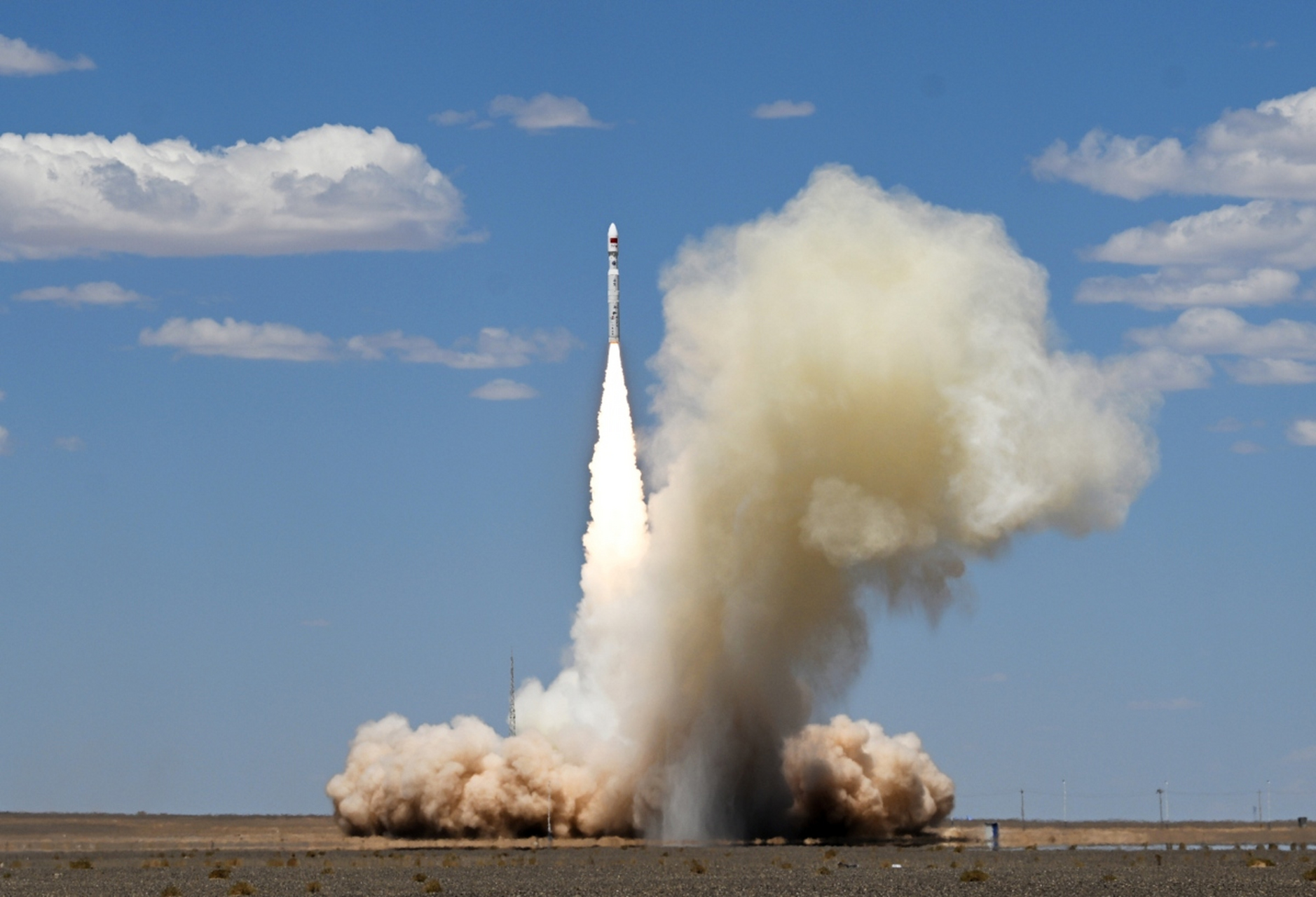 中国固体弹道导弹军转民,变运载火箭,一箭26星发射成功 中国成功进行